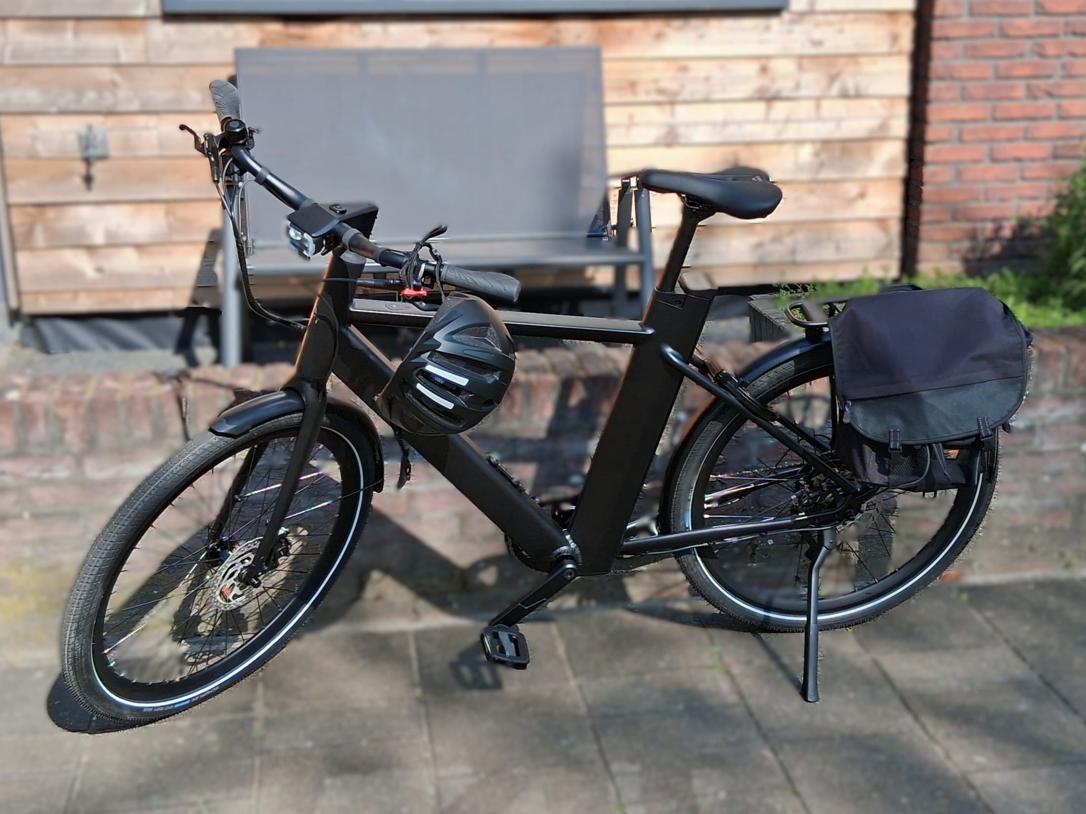 Sportieve elektrische stadsfiets.